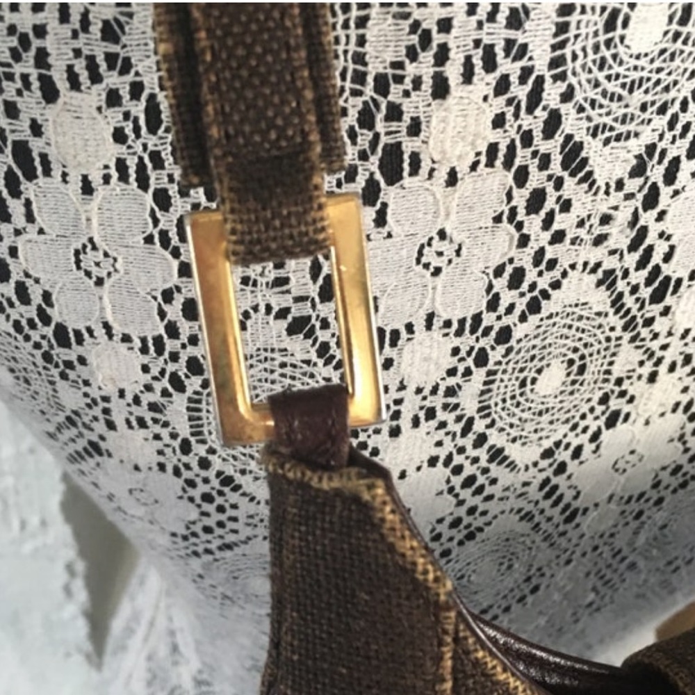 Stuart Weitzman 90’s leather and canvas with metal clasp and strap details purse - Picture 2 of 8